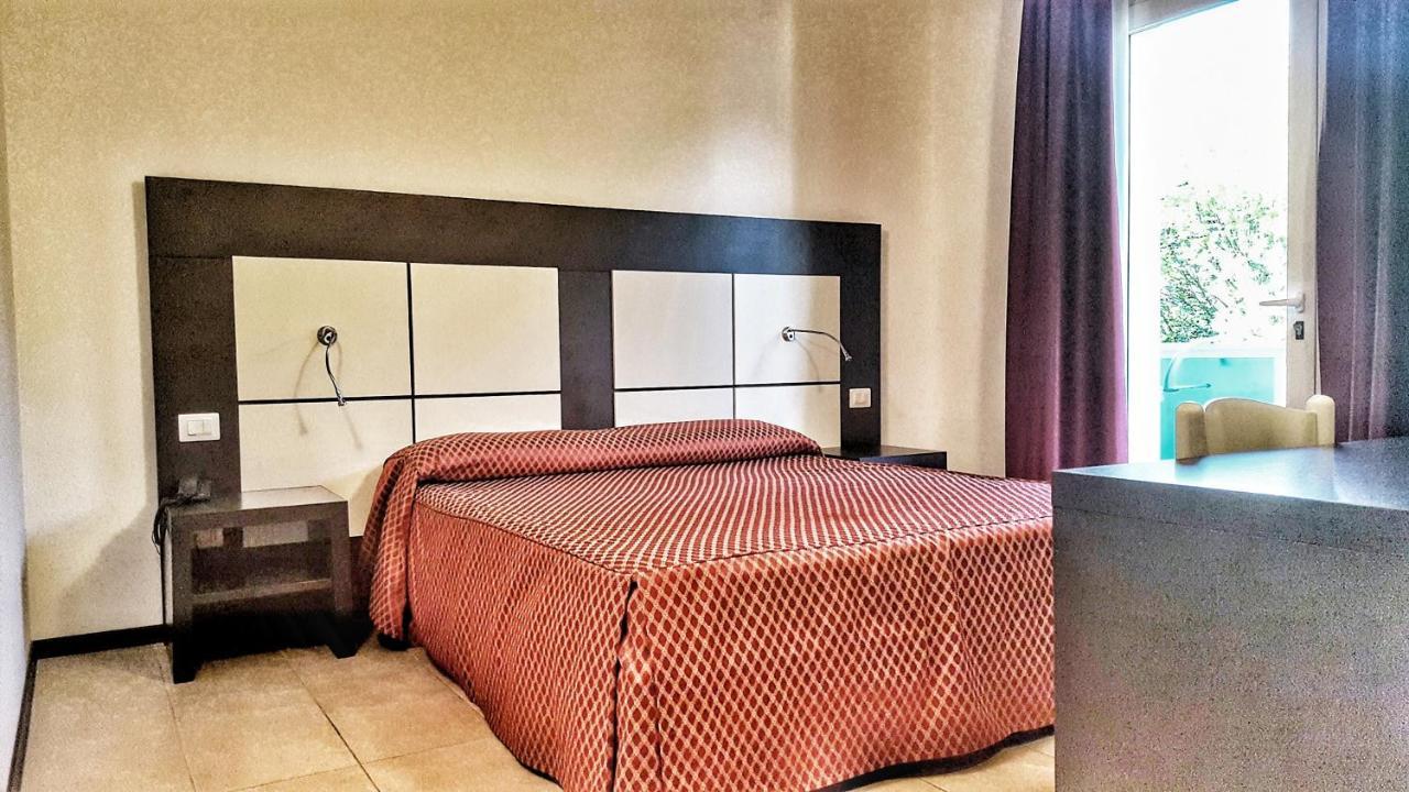 Hotel Alla Terrazza Bibione Buitenkant foto