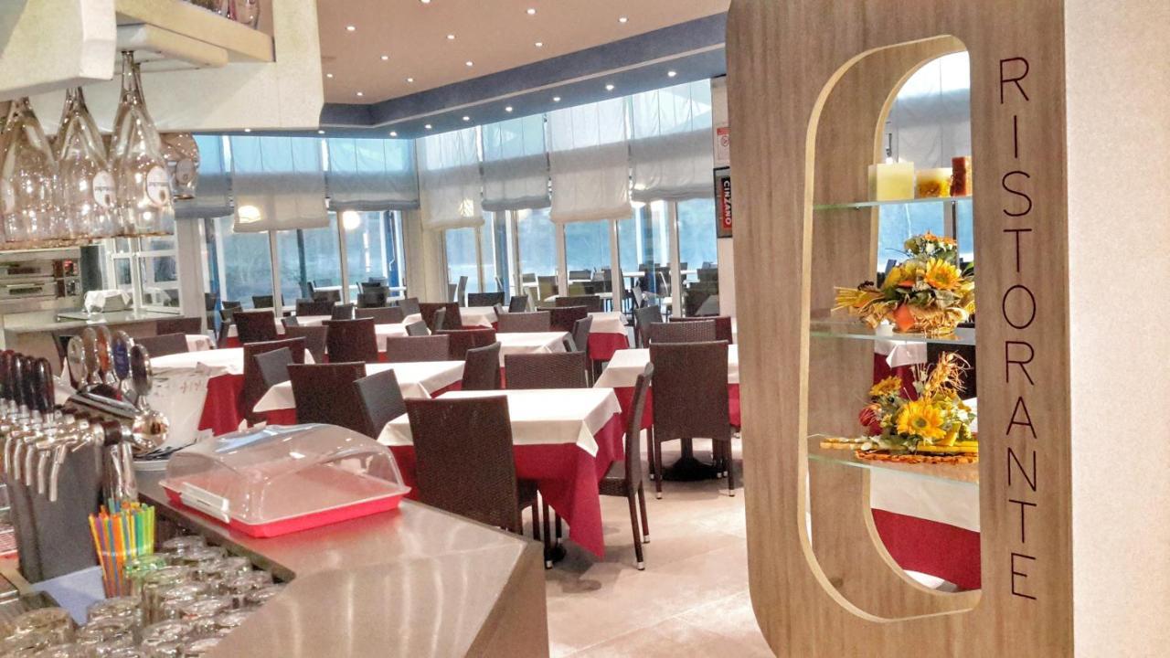 Hotel Alla Terrazza Bibione Buitenkant foto