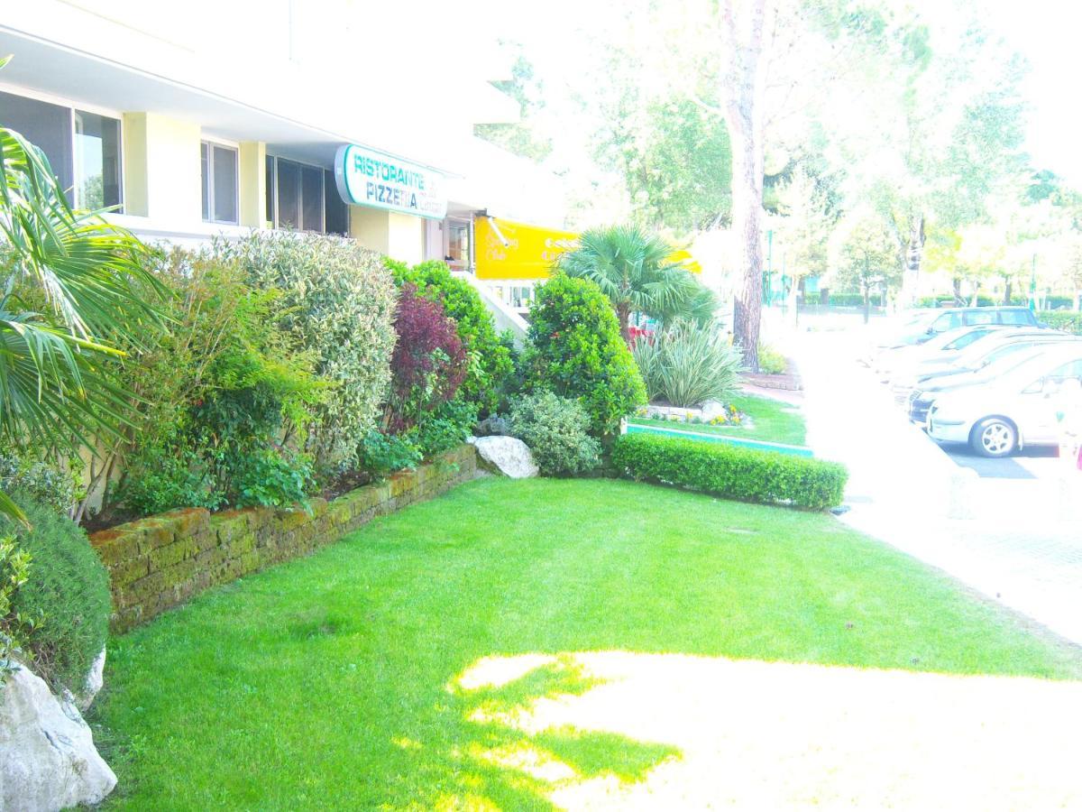 Hotel Alla Terrazza Bibione Buitenkant foto